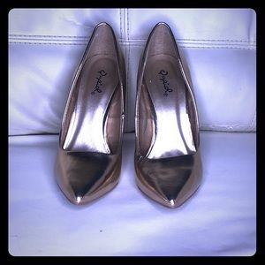 Qupid Rose Gold pumps